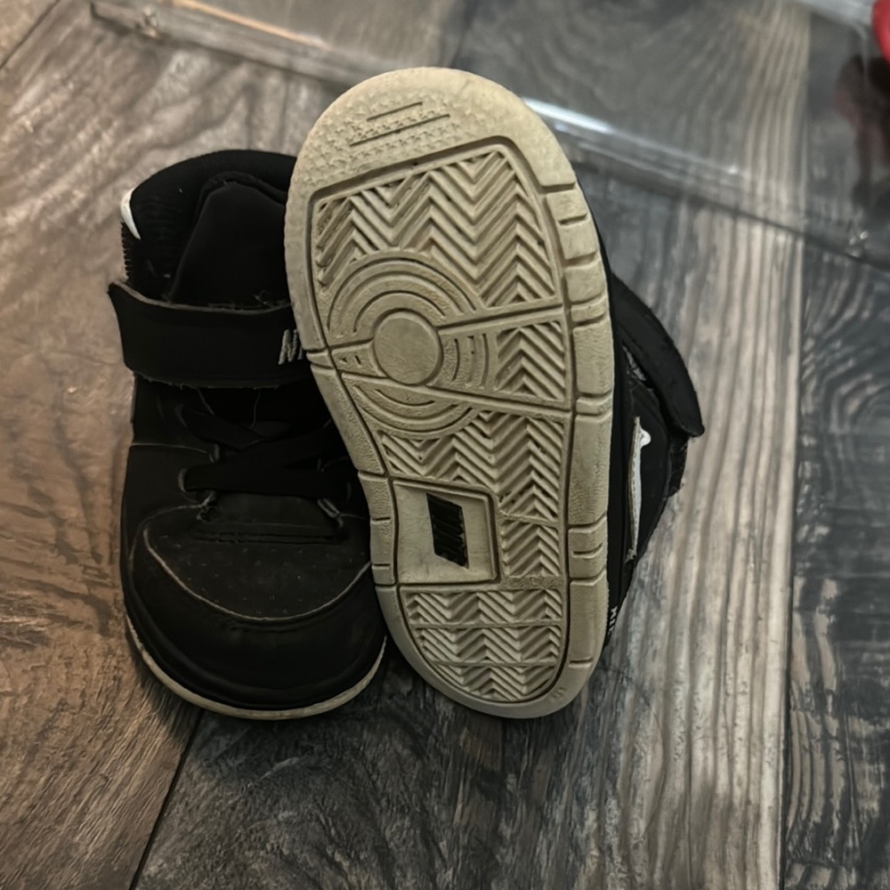 Nike Black Shoes - Picture 4 of 4